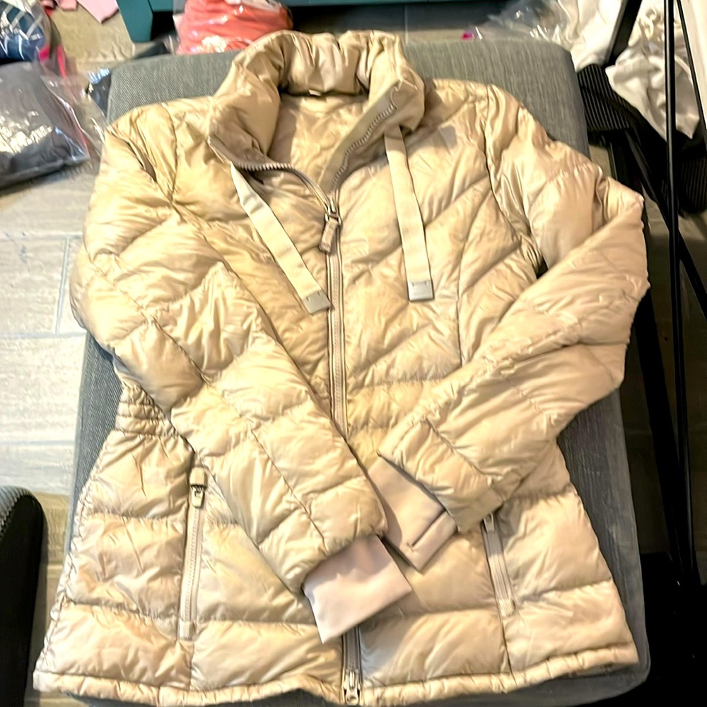 Athleta Puffer Down full zip Jacket, Women's (M). Champagne Nylon. EUC.